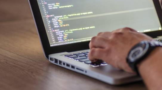 Knowledge at Your Fingertips: Exploring the Benefits of Top Programming Help Services for Students